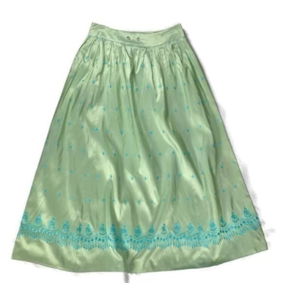 Finity Studio 2 Piece Skirt Top Set Womens 10 Sage Green 100% Silk Embroidered - Picture 2 of 12